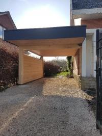 Abritez votre parking avec un carport, le bois sublime votre jardin ainsi que votre habitation